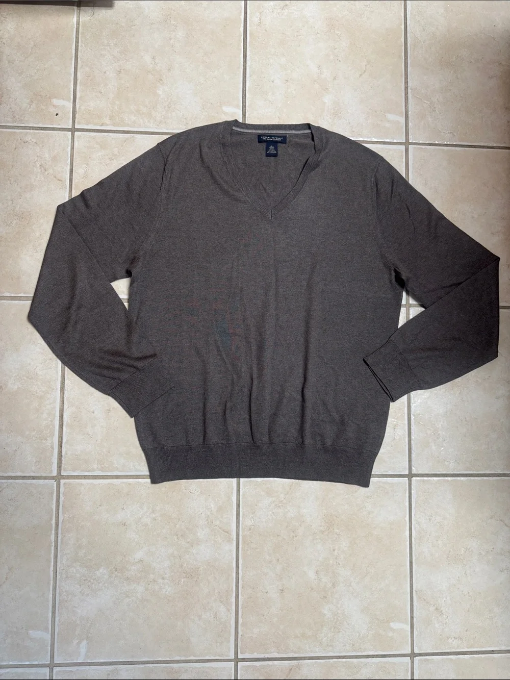 Banana Republic Men’s V-Neck Cotton-Silk-Cashmere Sweater in Dark Brown
